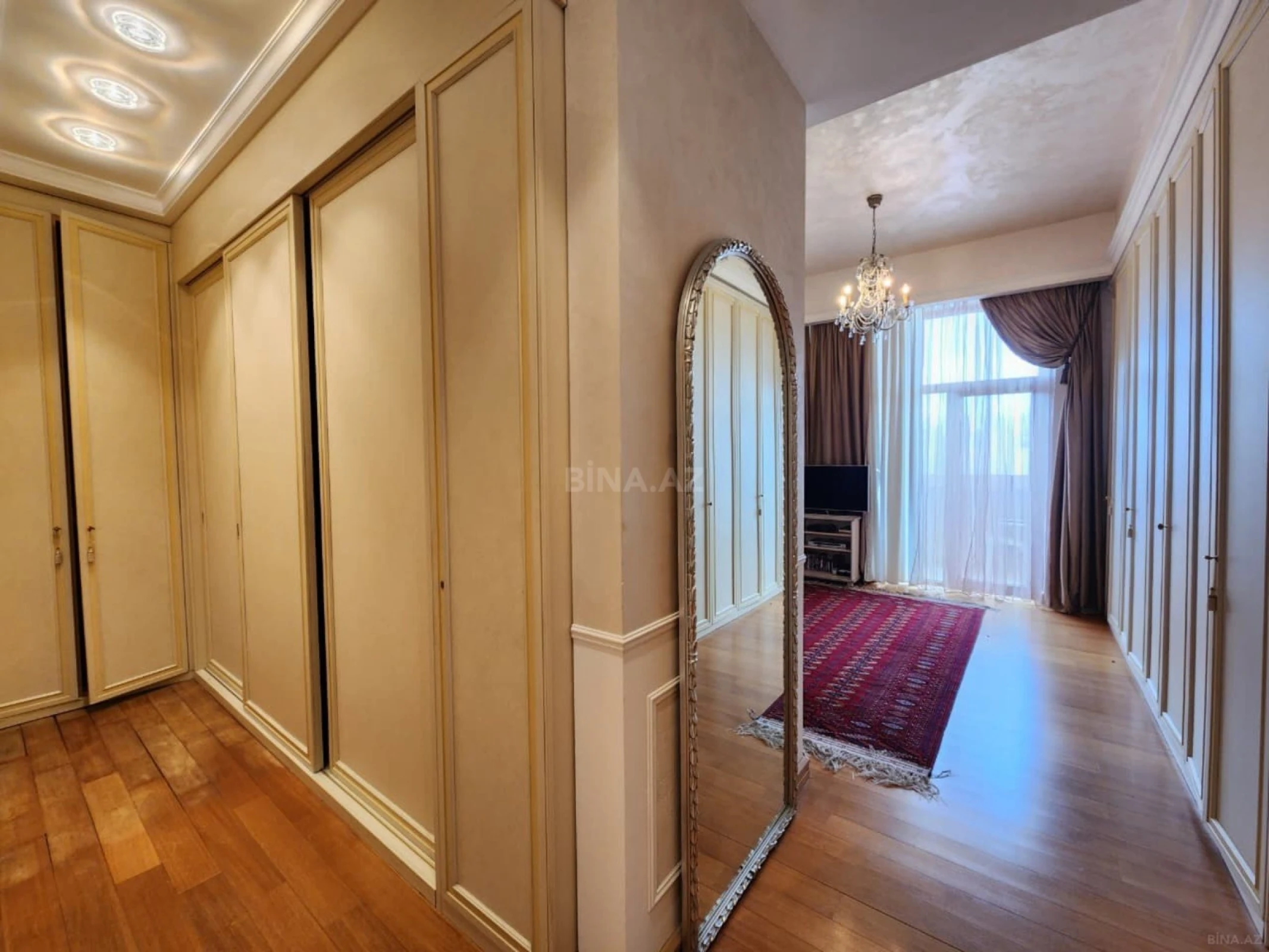 Kirayə verilir 3 otaqlı mənzil 220 m²