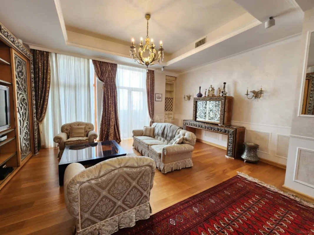 Kirayə verilir 3 otaqlı mənzil 220 m²