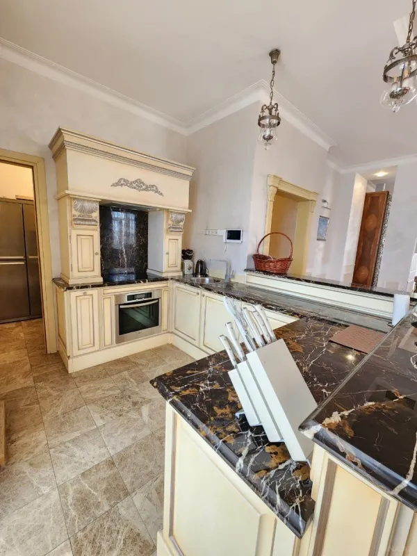 Kirayə verilir 3 otaqlı mənzil 220 m²