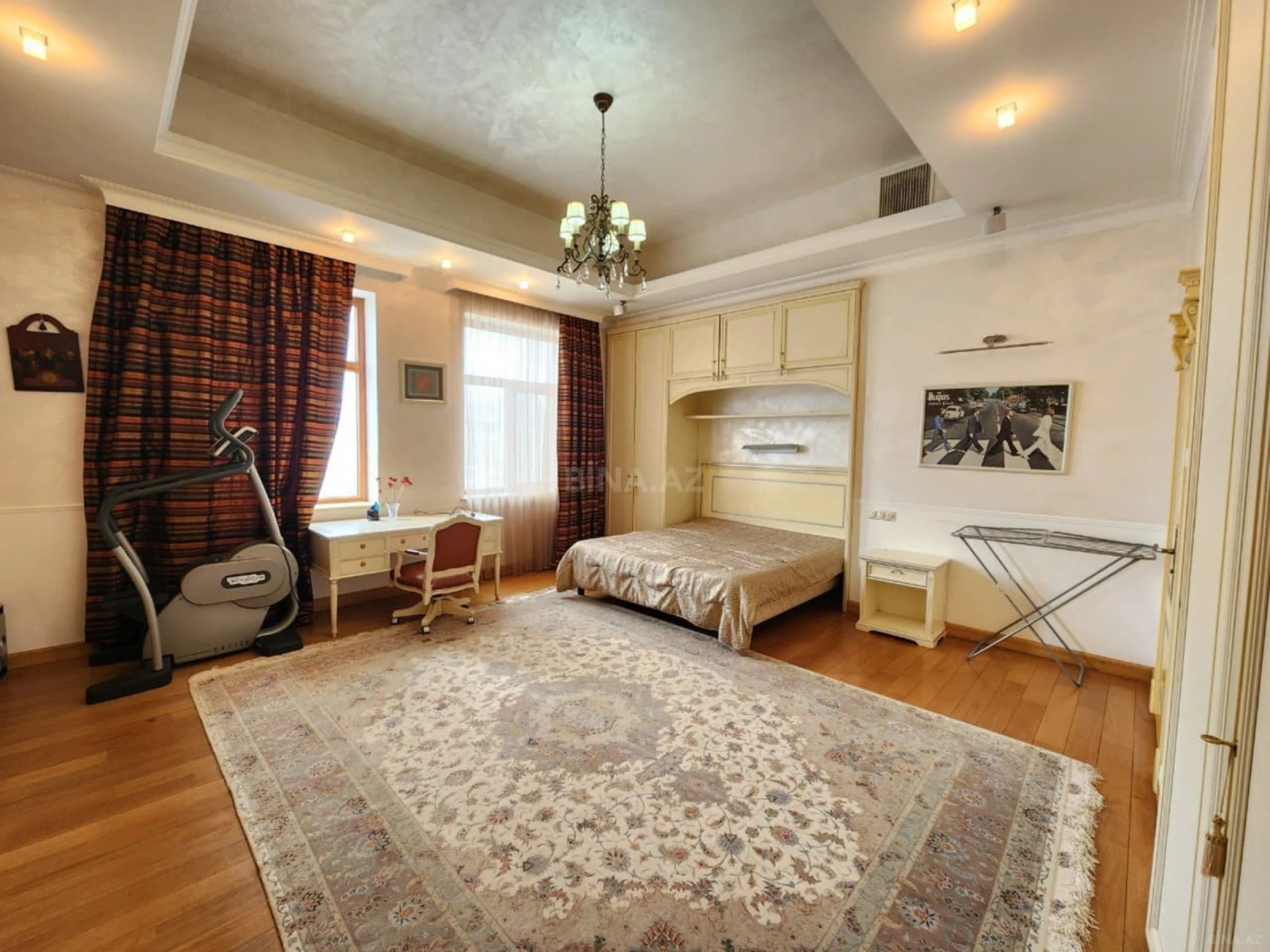 Kirayə verilir 3 otaqlı mənzil 220 m²