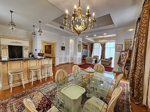 Kirayə verilir 3 otaqlı mənzil 220 m² — Bakı, Sahil qəs. 3 otaq 220.00 m²