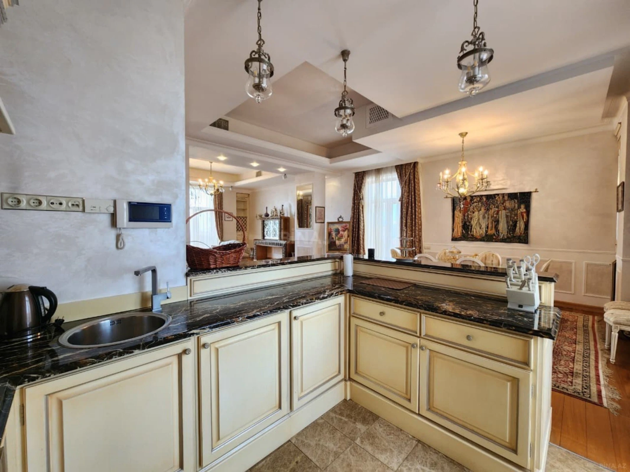 Kirayə verilir 3 otaqlı mənzil 220 m²