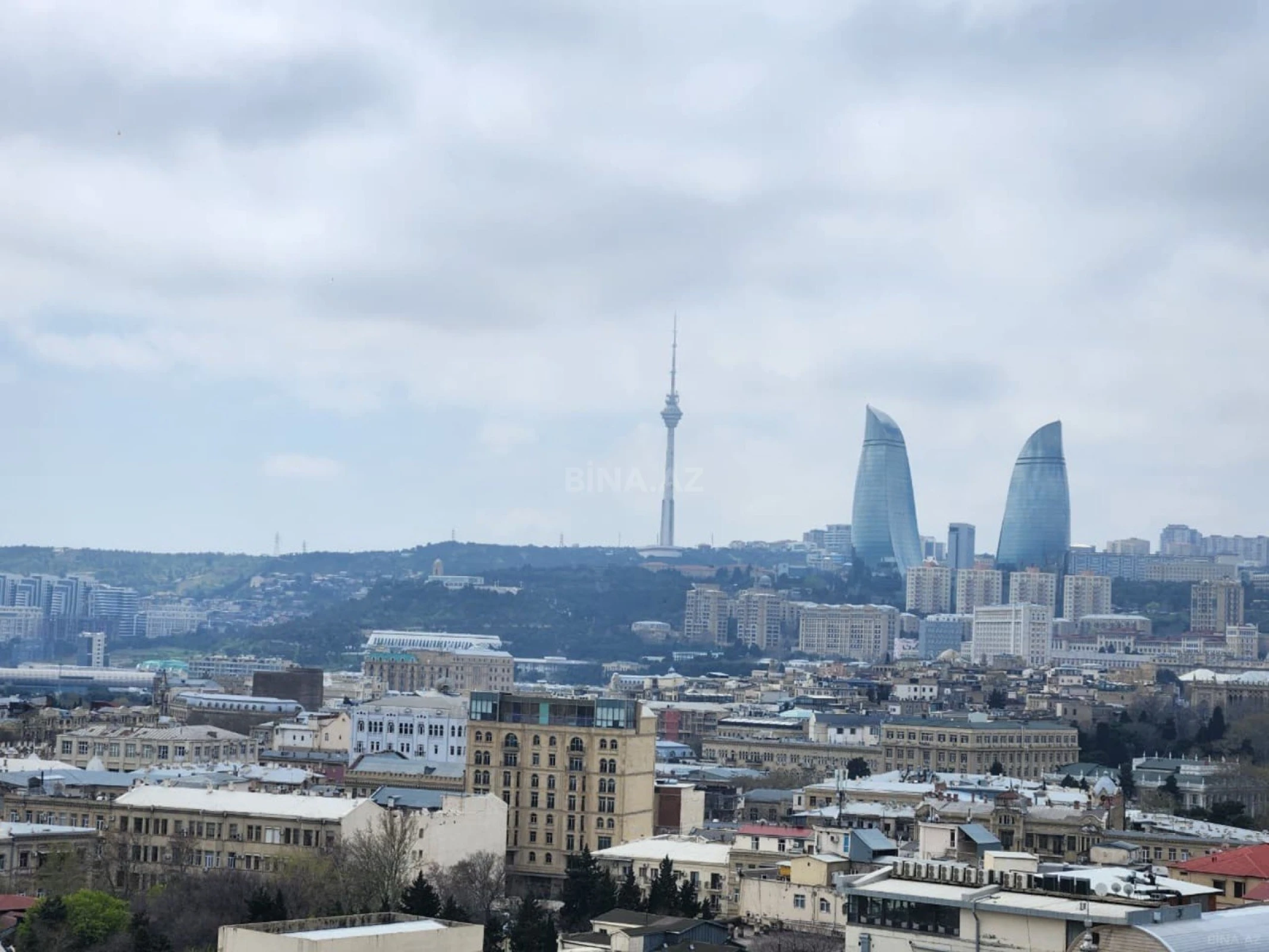 Kirayə verilir 3 otaqlı mənzil 220 m²