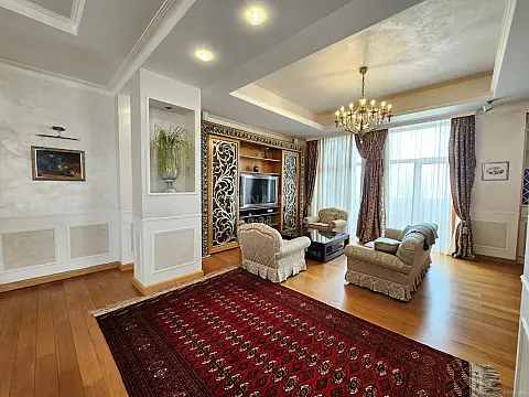 Kirayə verilir 3 otaqlı mənzil 220 m²