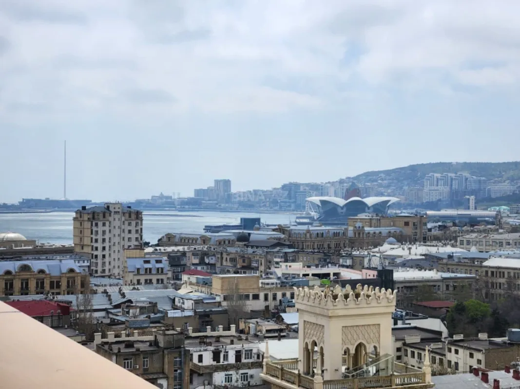 Kirayə verilir 3 otaqlı mənzil 220 m²