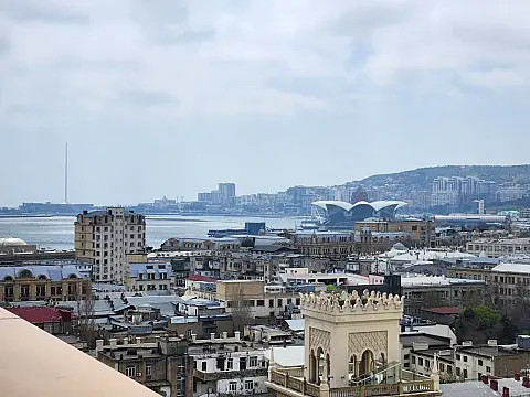 Kirayə verilir 3 otaqlı mənzil 220 m²