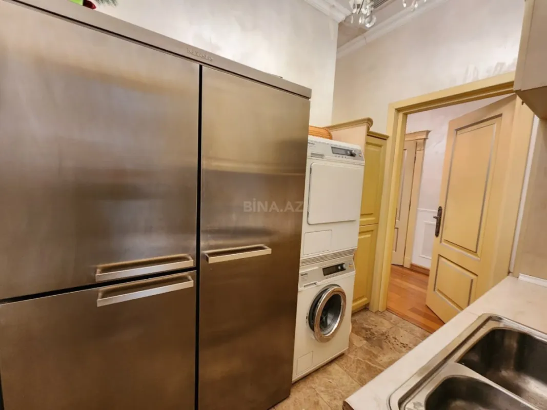 Kirayə verilir 3 otaqlı mənzil 220 m²