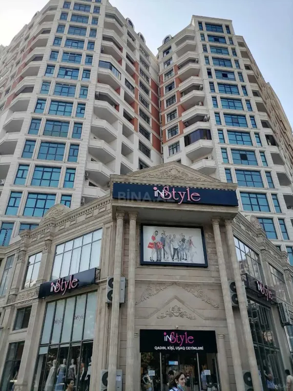 Satılır 3 otaqlı mənzil 137 m²