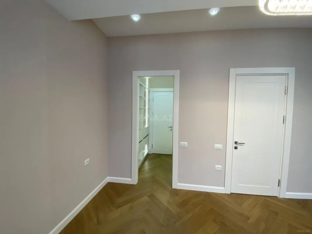 Satılır 3 otaqlı mənzil 137 m²