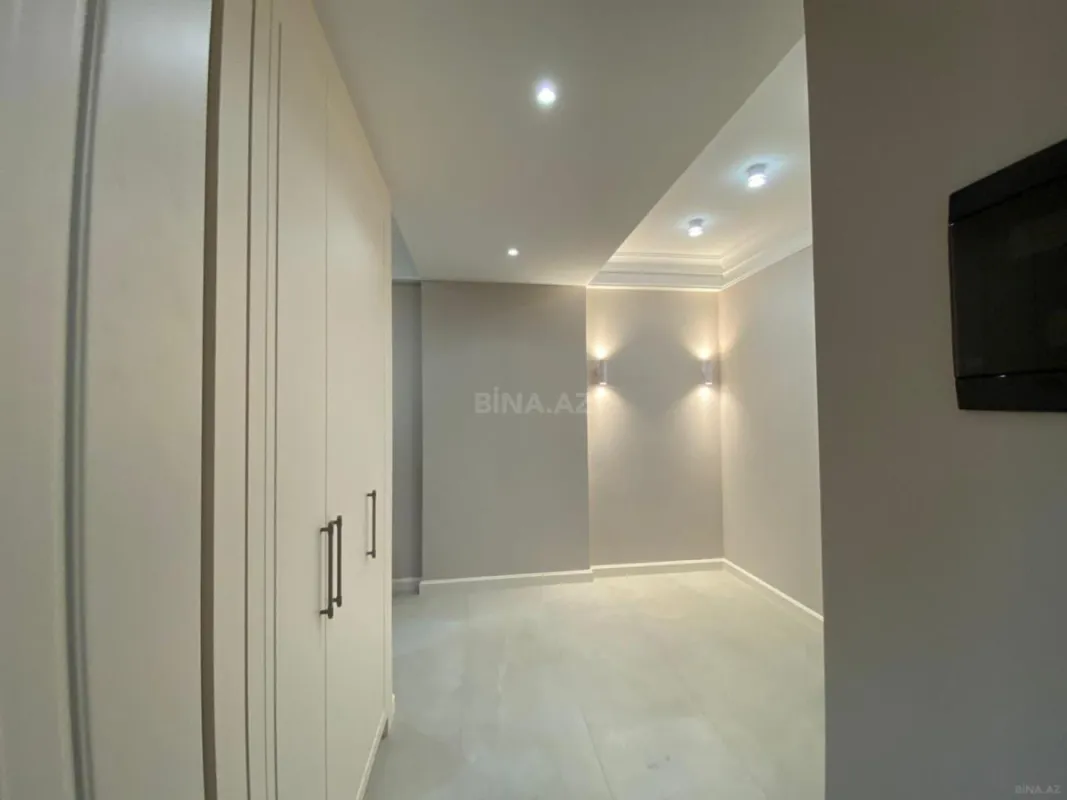 Satılır 3 otaqlı mənzil 137 m²