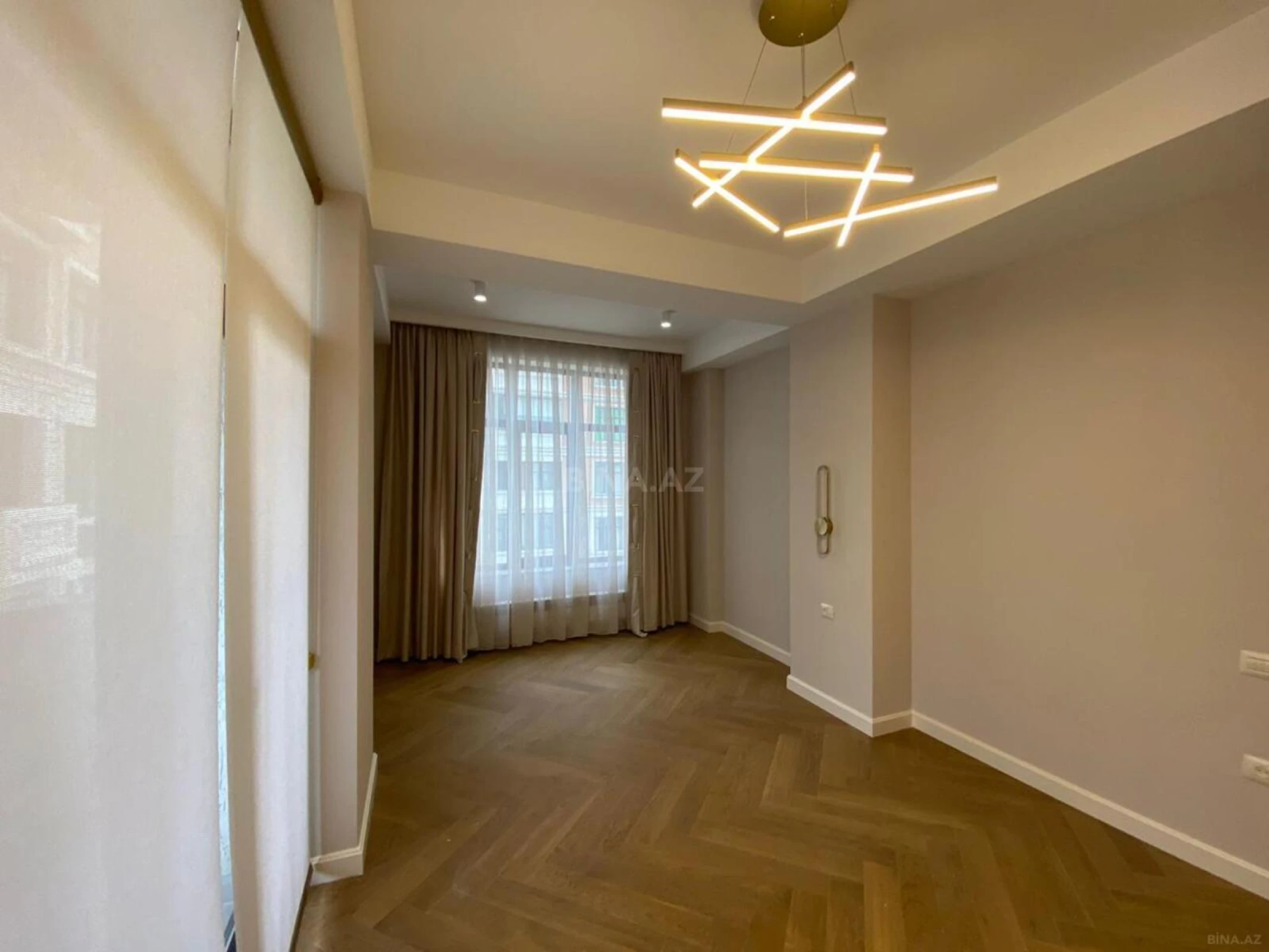 Satılır 3 otaqlı mənzil 137 m²
