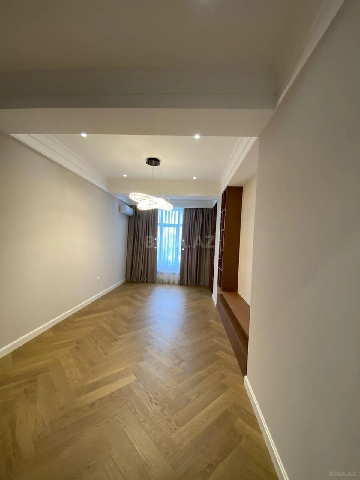 Satılır 3 otaqlı mənzil 137 m²