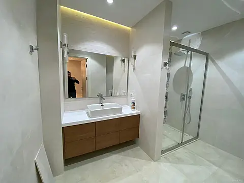 Satılır 3 otaqlı mənzil 137 m²
