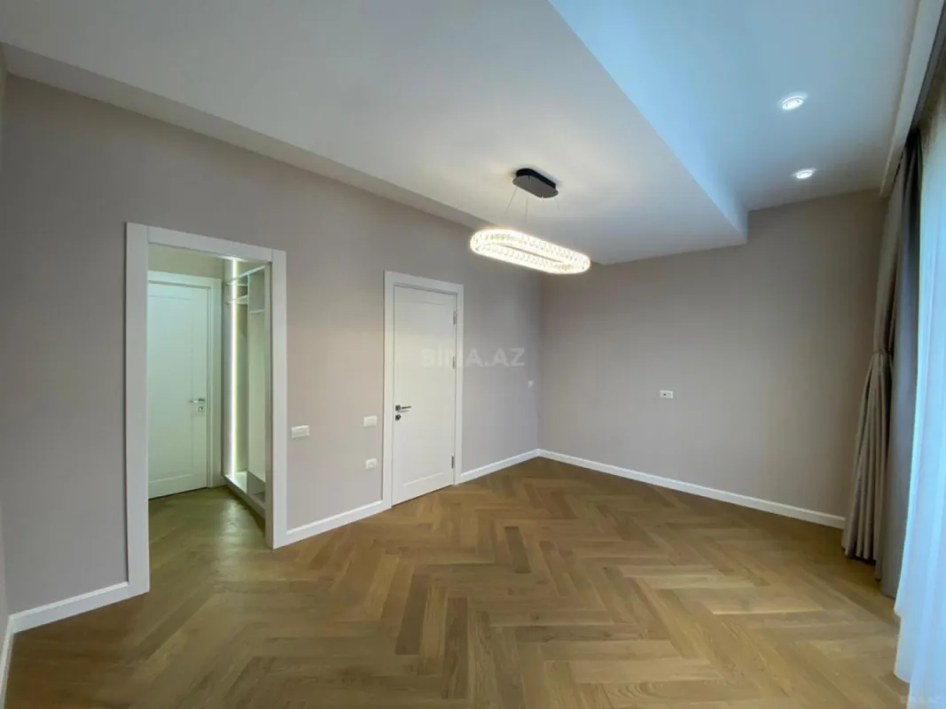 Satılır 3 otaqlı mənzil 137 m²