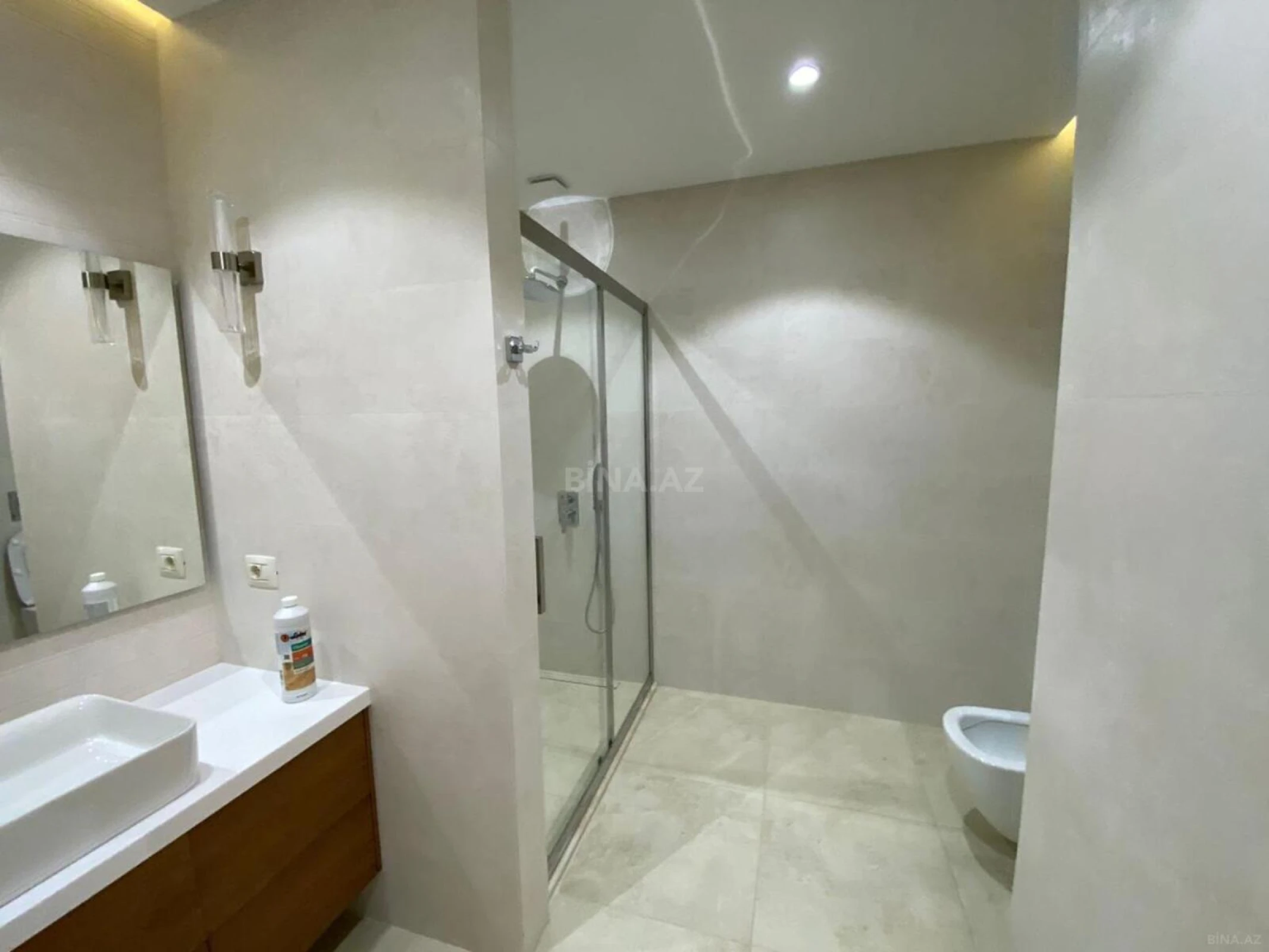 Satılır 3 otaqlı mənzil 137 m²