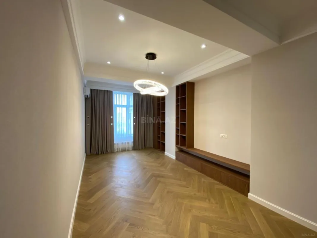 Satılır 3 otaqlı mənzil 137 m²