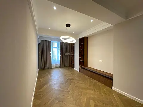 Satılır 3 otaqlı mənzil 137 m²