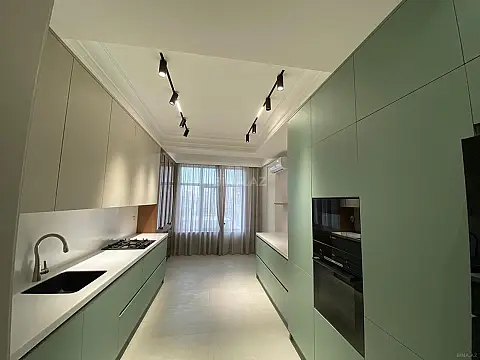 Satılır 3 otaqlı mənzil 137 m²