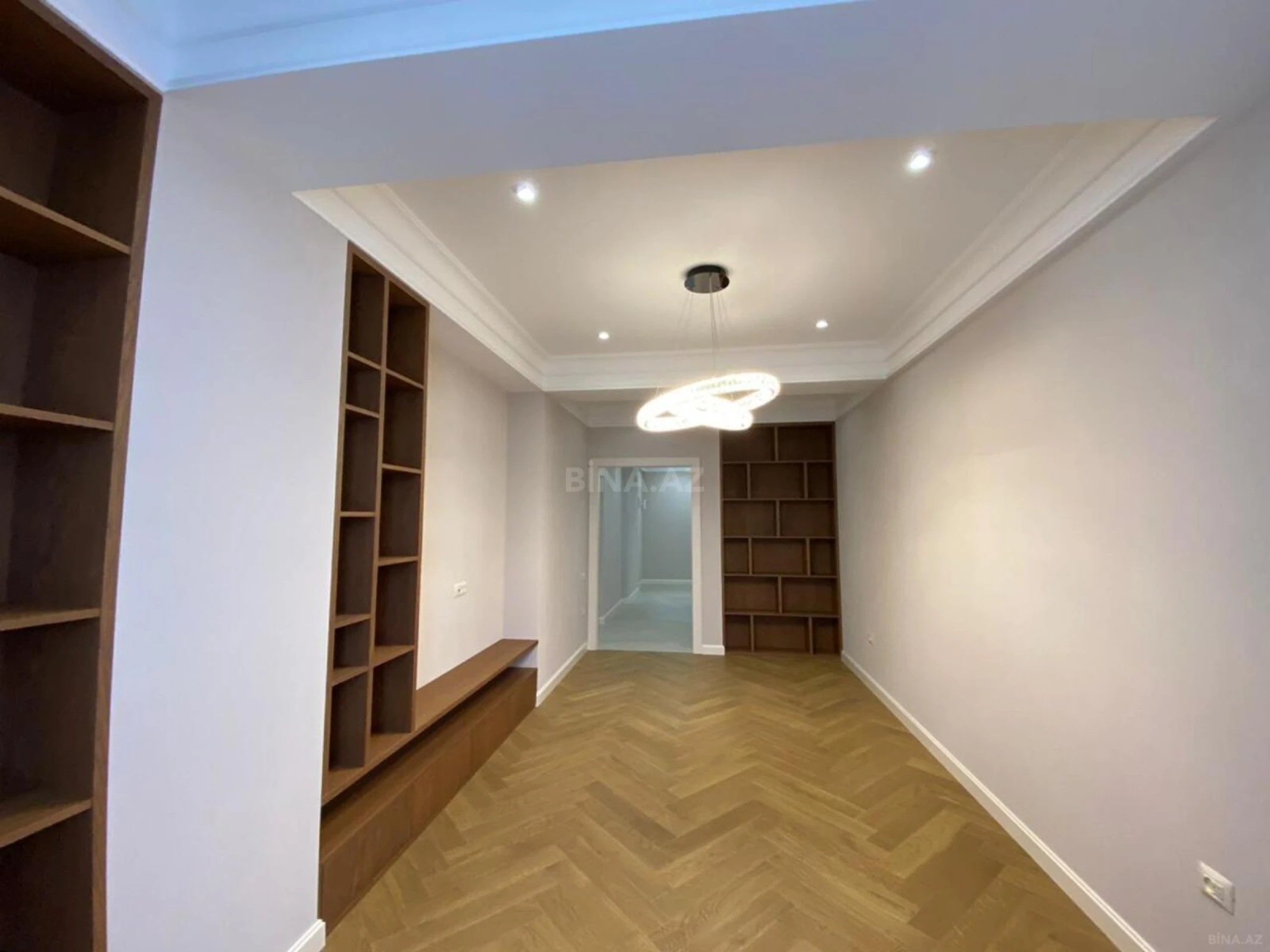 Satılır 3 otaqlı mənzil 137 m²