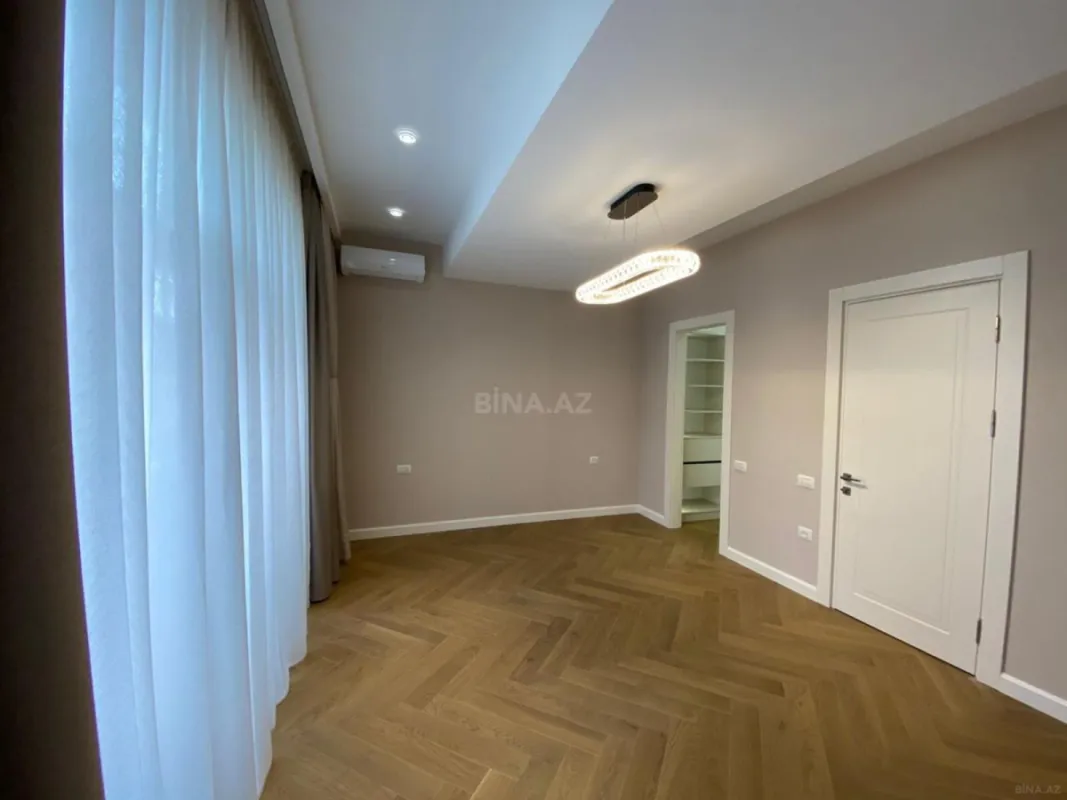 Satılır 3 otaqlı mənzil 137 m²