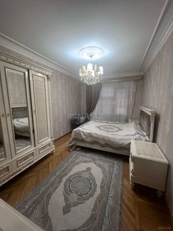 Satılır 4 otaqlı mənzil 110 m²