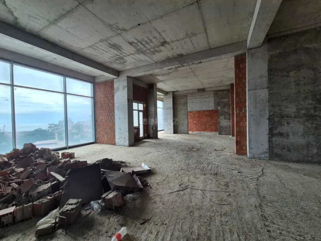 Satılır obyekt 361 m²
