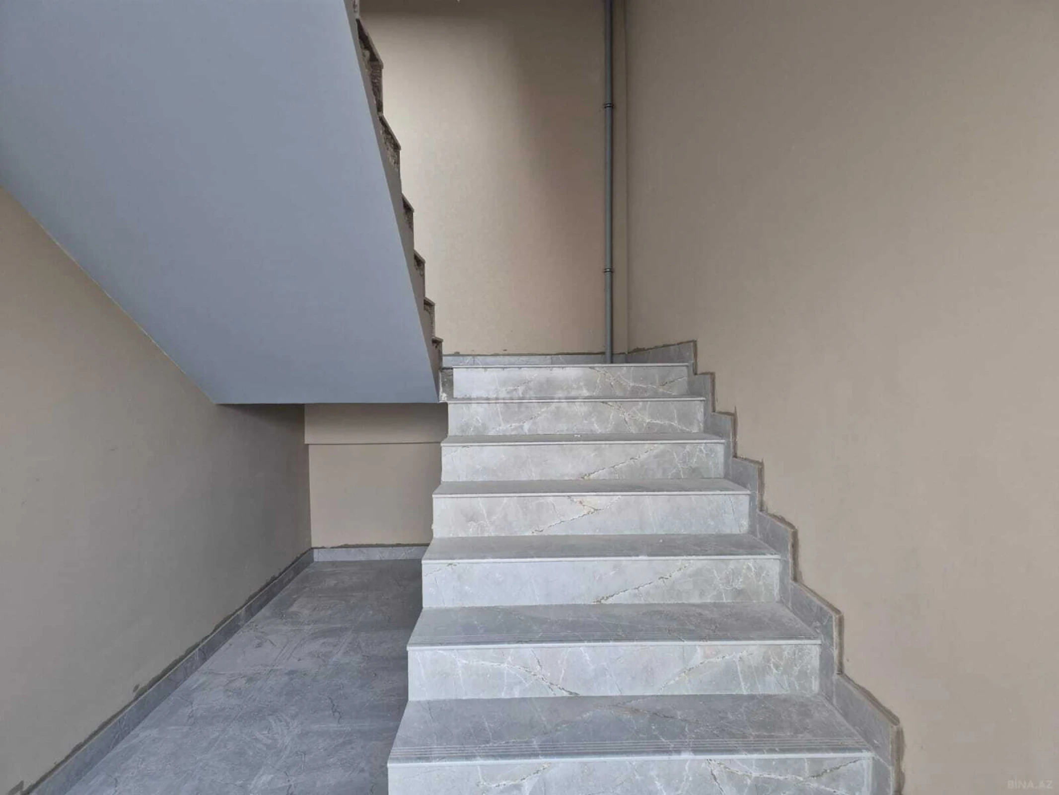 Satılır obyekt 361 m²