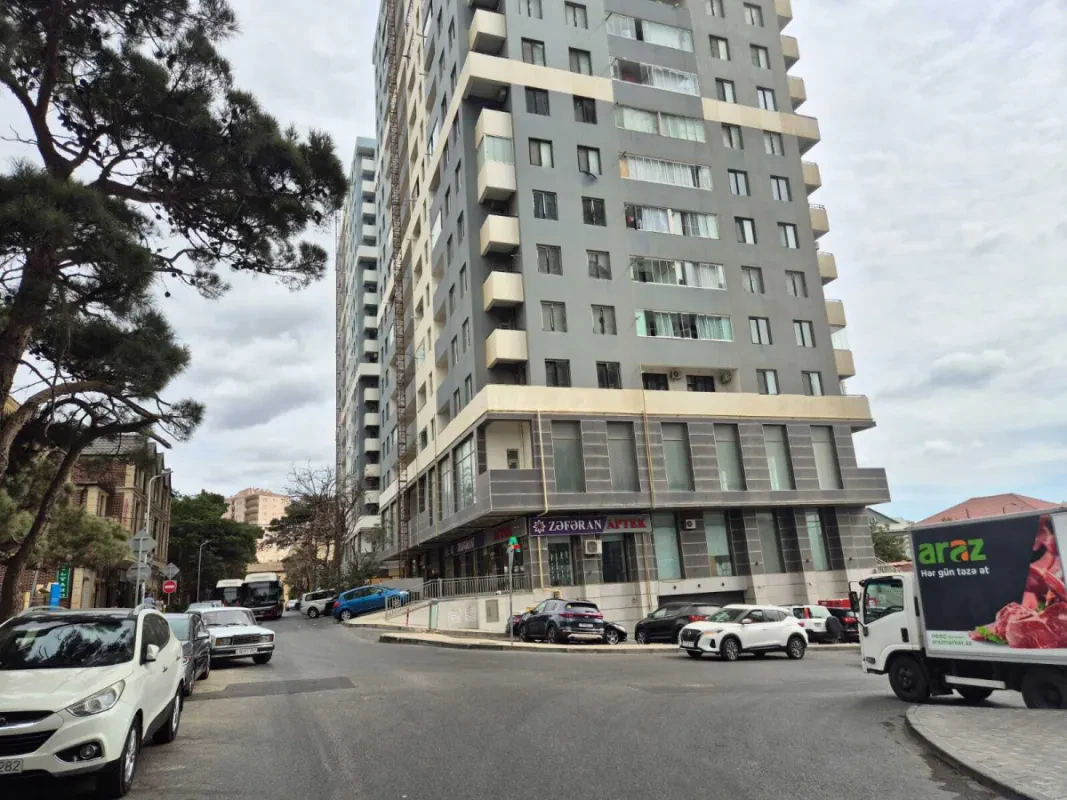 Satılır obyekt 361 m²