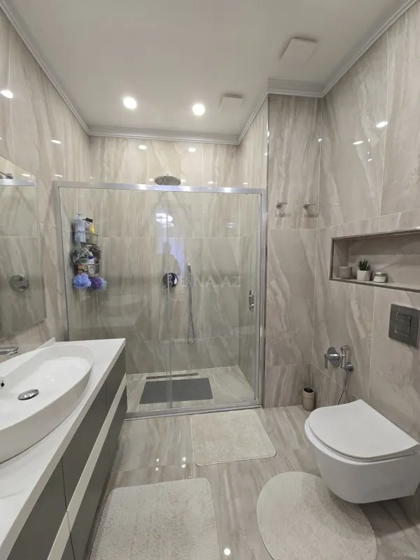 Satılır 4 otaqlı mənzil 179 m²