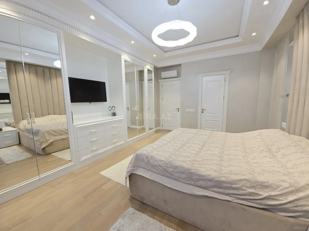 Satılır 4 otaqlı mənzil 179 m²