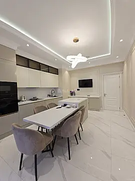 Satılır 4 otaqlı mənzil 179 m²