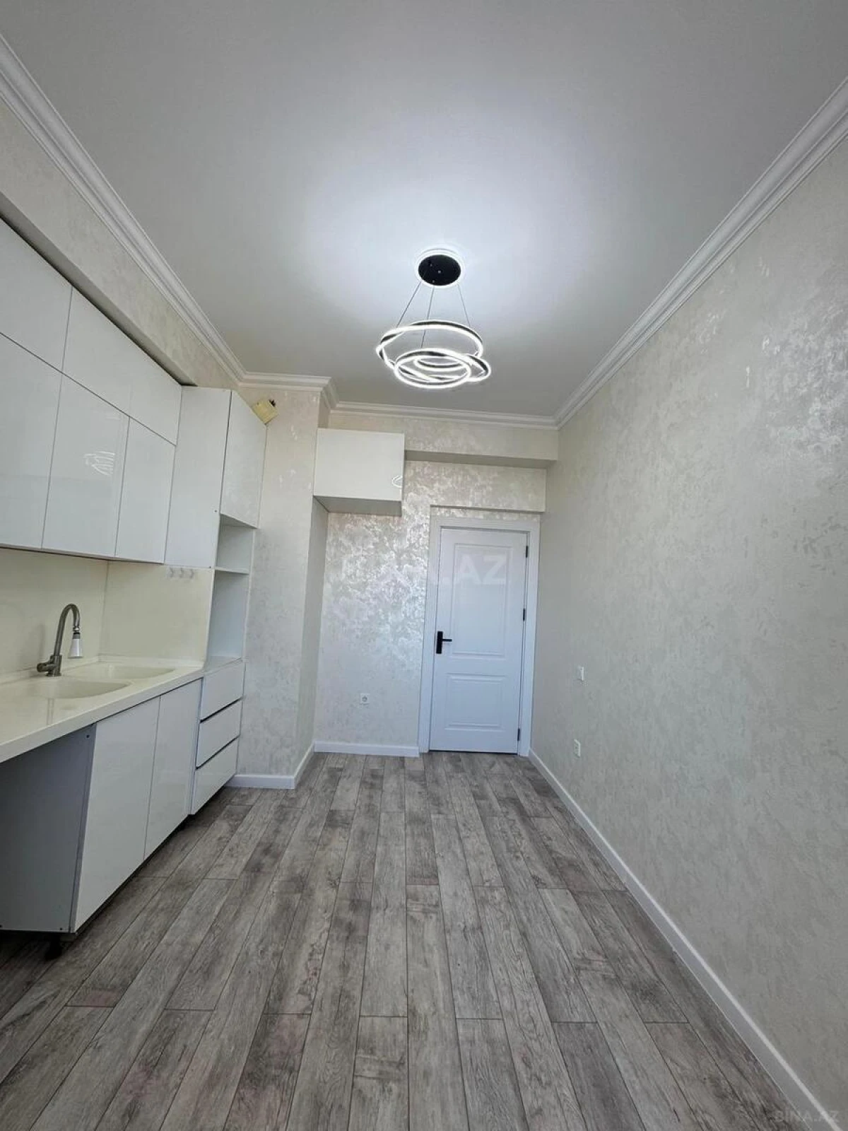 Satılır 2 otaqlı mənzil 72 m²