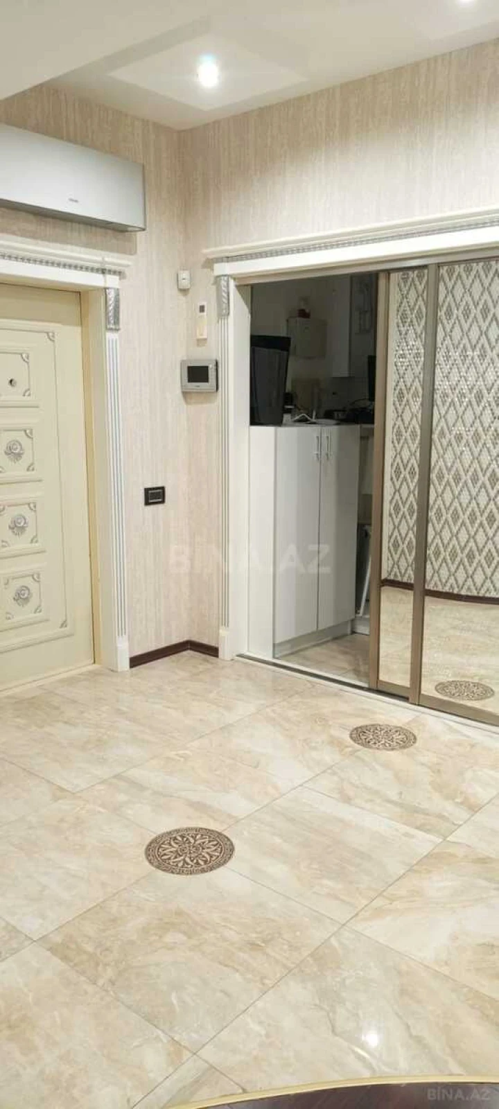 Kirayə verilir 5 otaqlı mənzil 350 m²