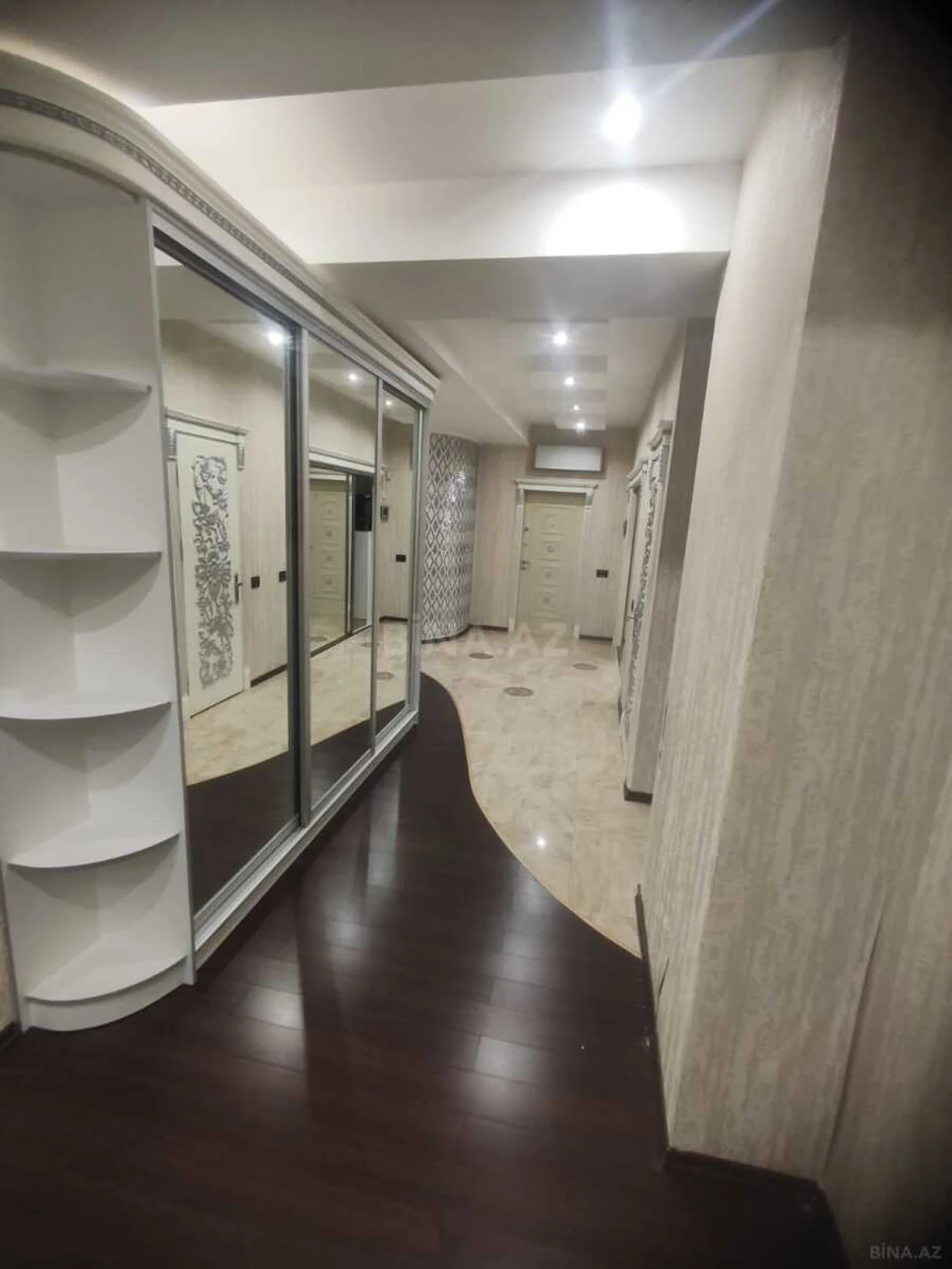 Kirayə verilir 5 otaqlı mənzil 350 m²