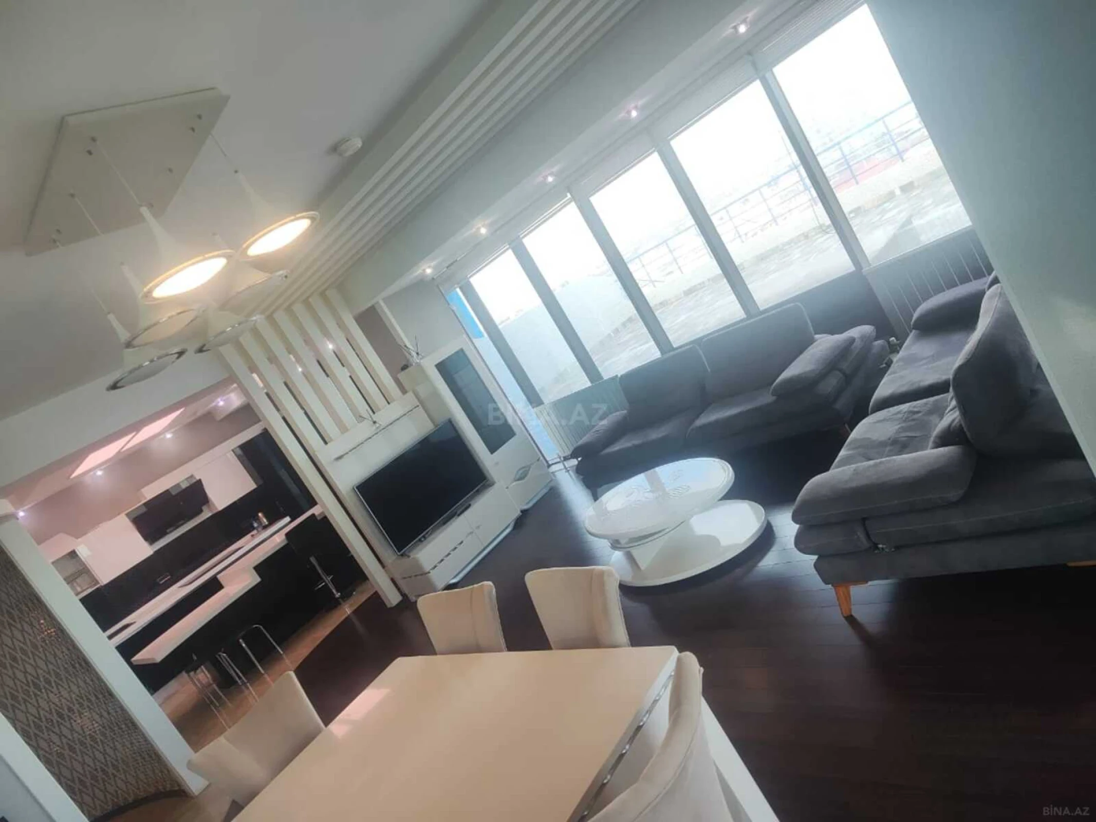 Kirayə verilir 5 otaqlı mənzil 350 m²