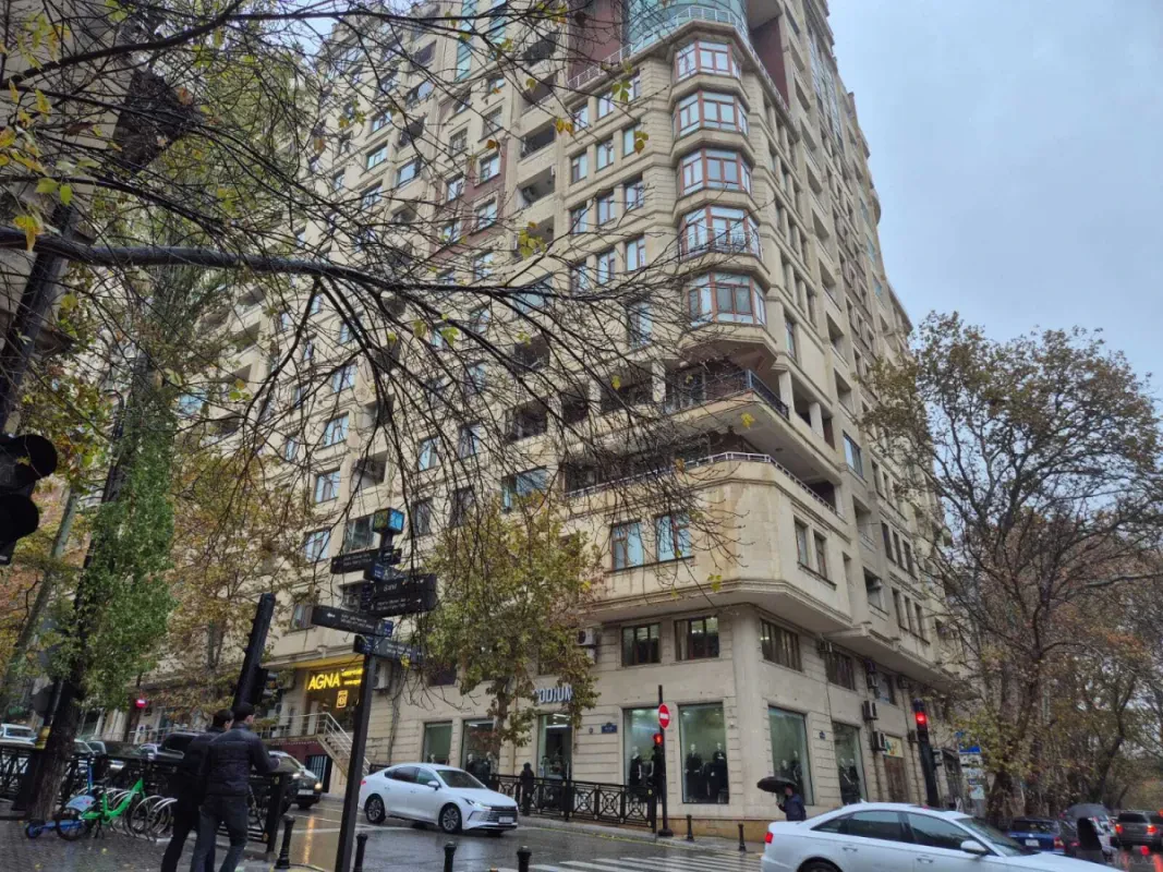 Satılır obyekt 139 m²
