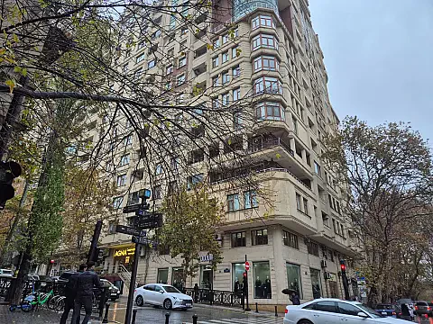 Satılır obyekt 139 m² — Bakı 139.00 m²