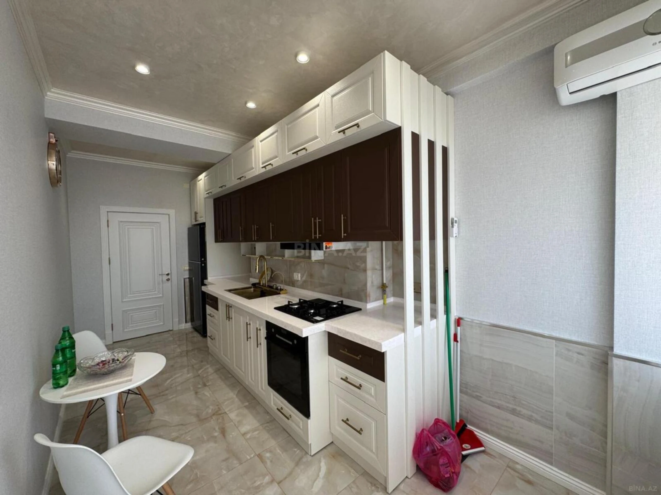 Satılır 4 otaqlı mənzil 145 m²