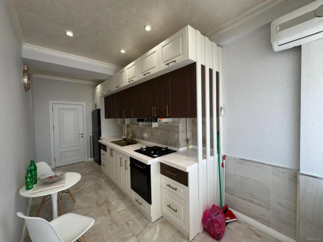 Satılır 4 otaqlı mənzil 145 m²
