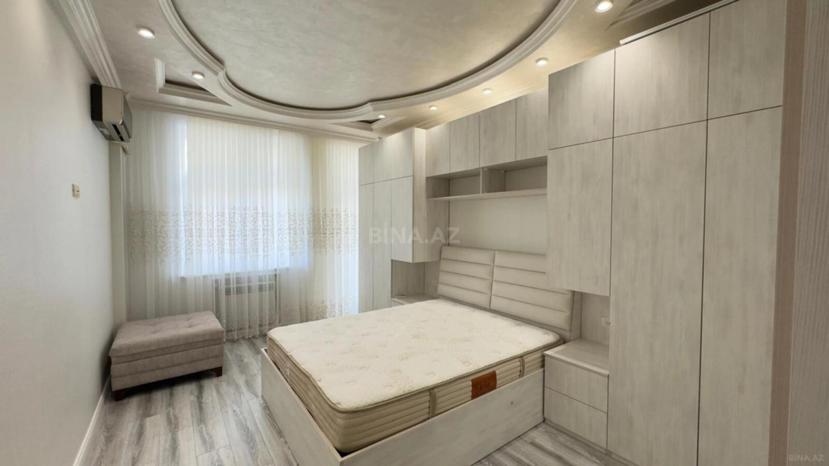 Satılır 4 otaqlı mənzil 145 m²