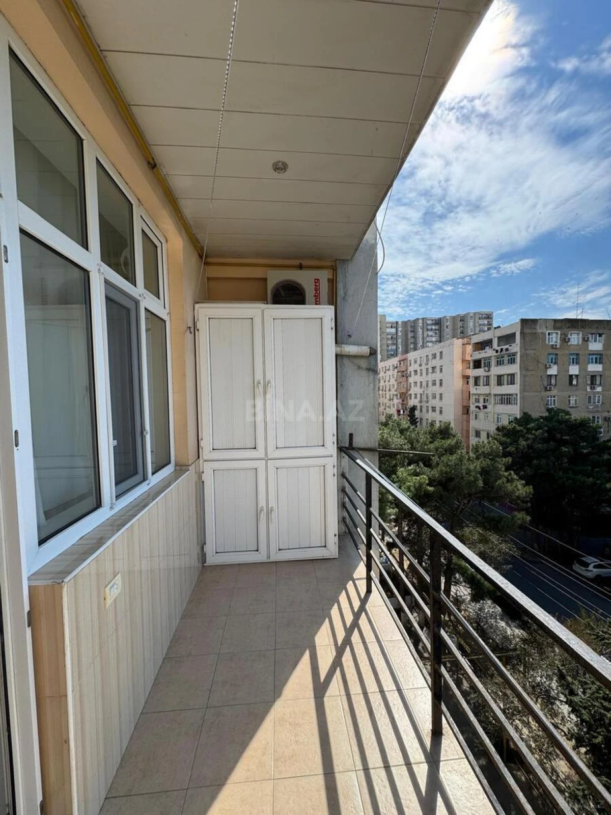 Satılır 4 otaqlı mənzil 145 m²