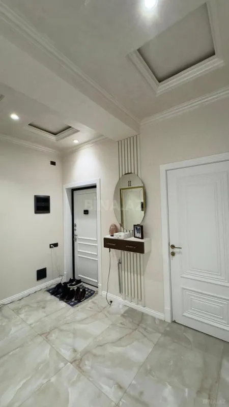 Satılır 4 otaqlı mənzil 145 m²
