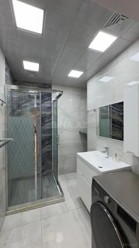 Satılır 4 otaqlı mənzil 145 m²