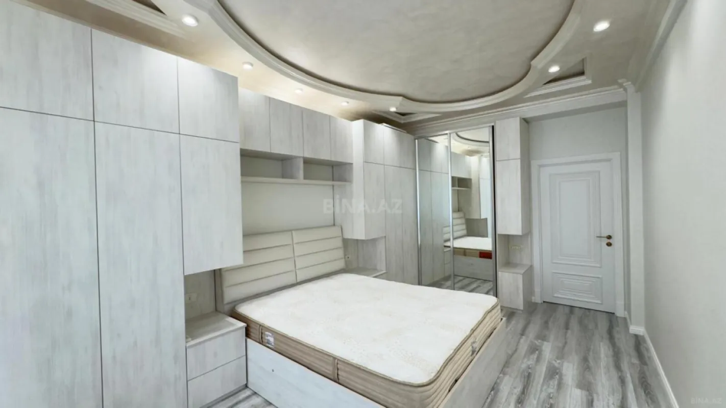 Satılır 4 otaqlı mənzil 145 m²