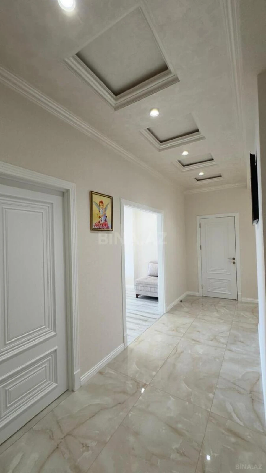 Satılır 4 otaqlı mənzil 145 m²