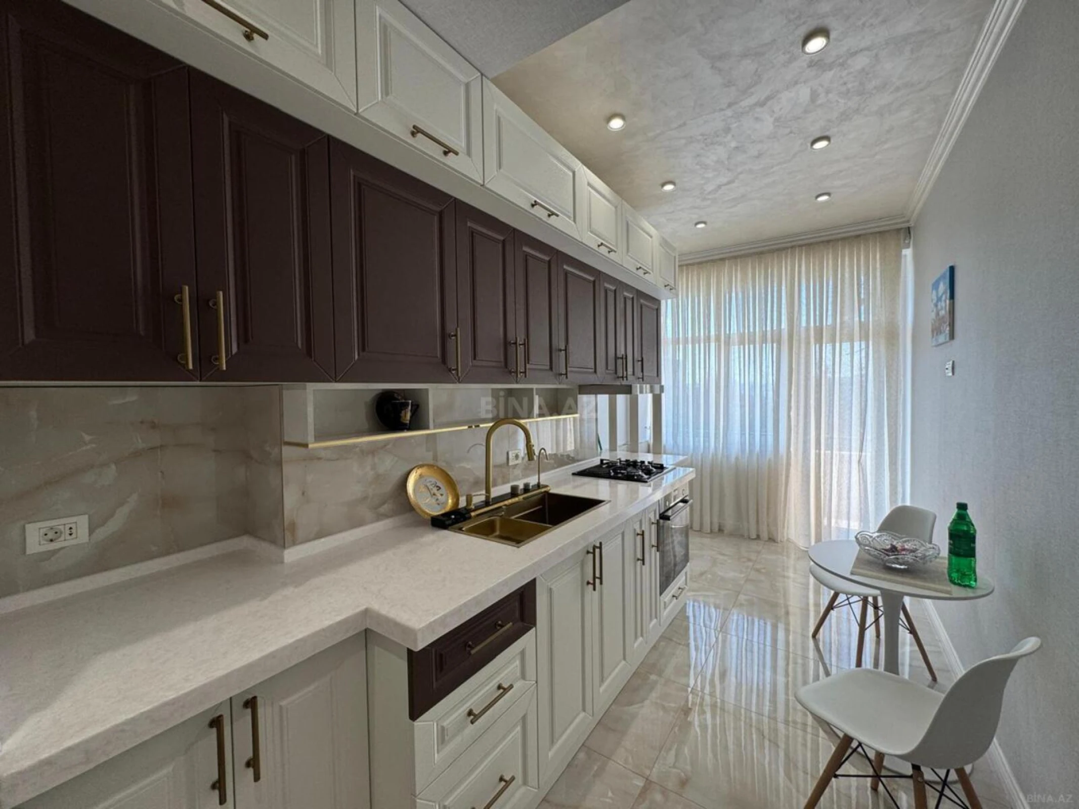 Satılır 4 otaqlı mənzil 145 m²