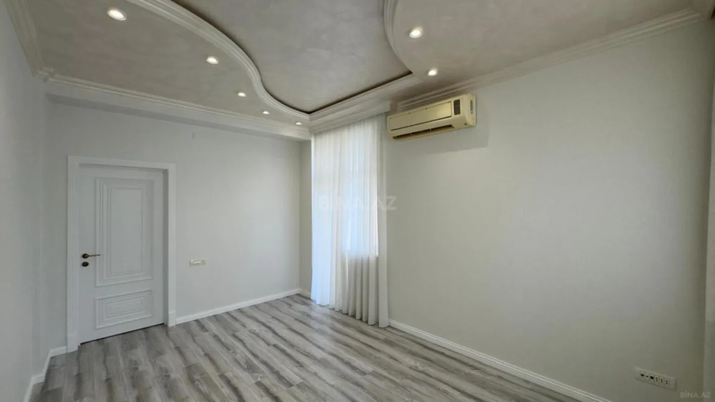 Satılır 4 otaqlı mənzil 145 m²