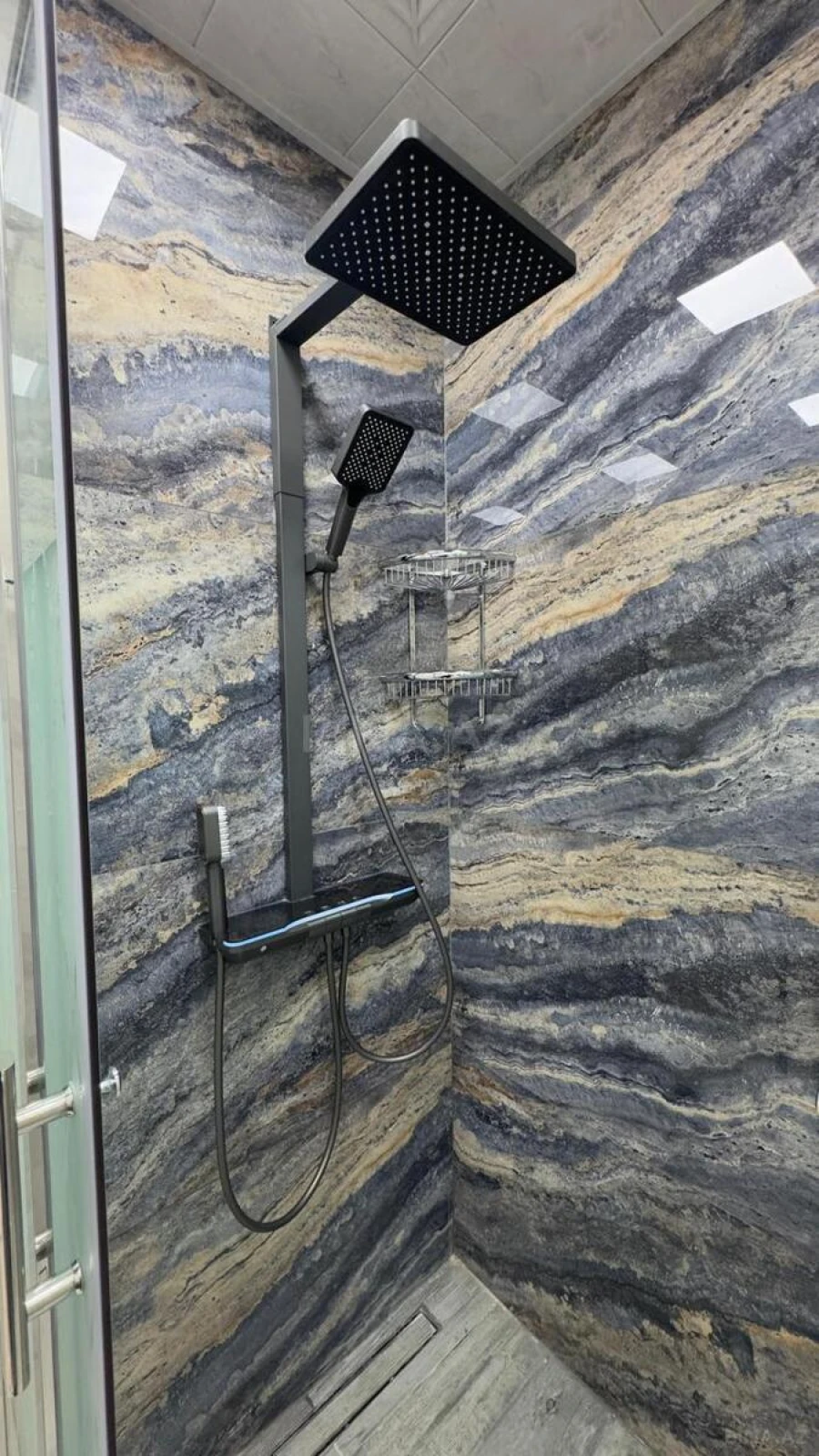 Satılır 4 otaqlı mənzil 145 m²