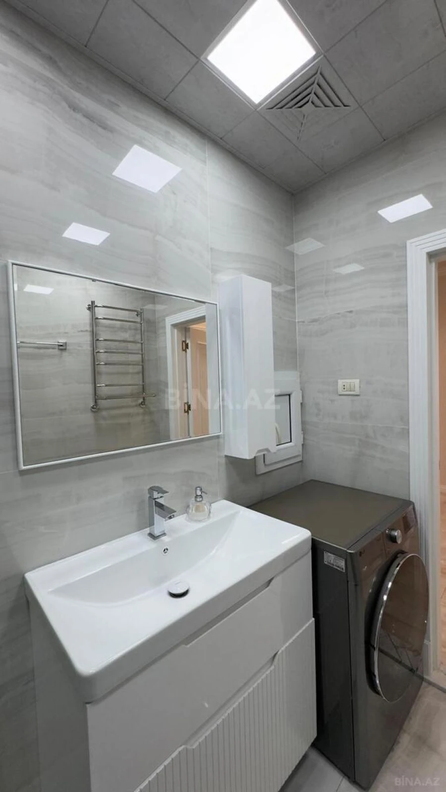 Satılır 4 otaqlı mənzil 145 m²