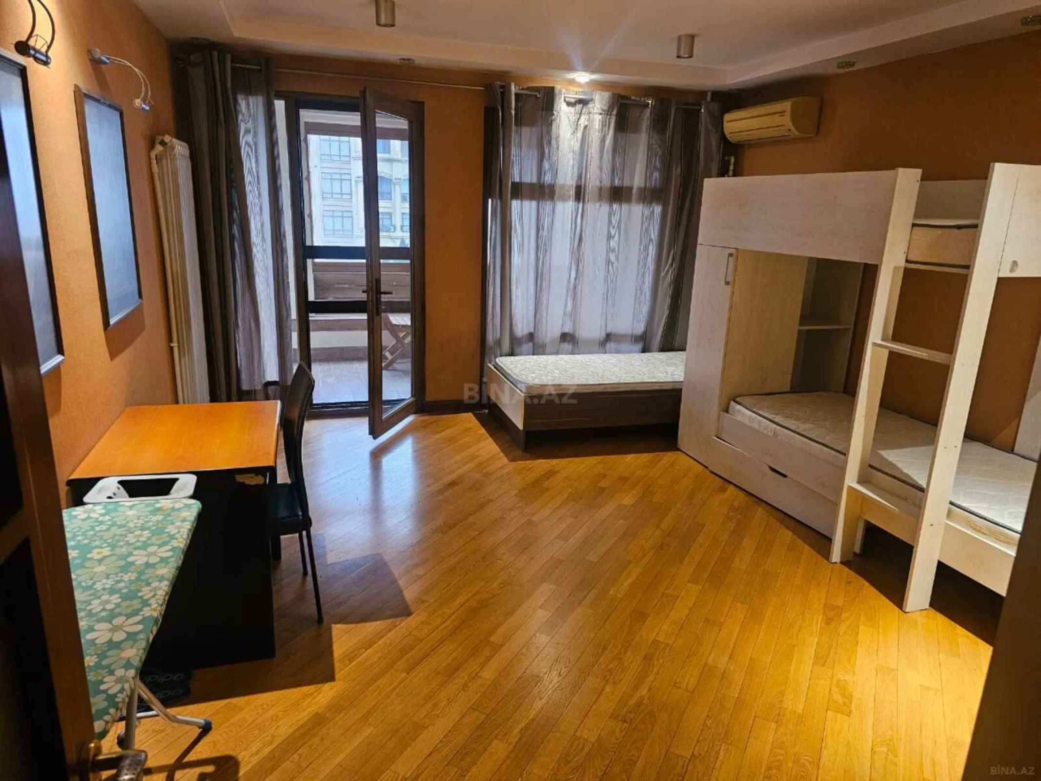Kirayə verilir 2 otaqlı mənzil 90 m²